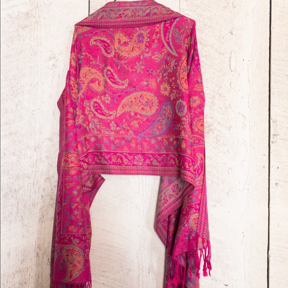 Beautiful Pashmina-type scarf